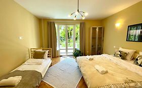 Bohemian Bright & Calm 2Br - Top Center - Private Balcony