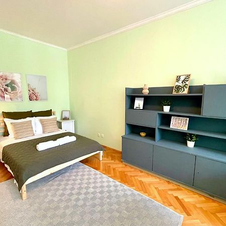 Bohemian Bright & Calm 2Br - Top Center - Private Balcony София Екстериор снимка